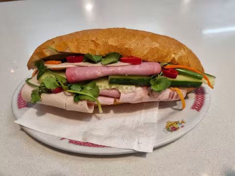 Banh Mi with Meat Balls